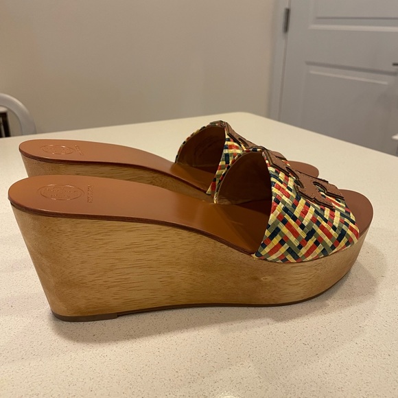 Tory Burch wedge sandal NWT box & dust bag. Leather & raffia. Size 8.5 - Picture 5 of 9
